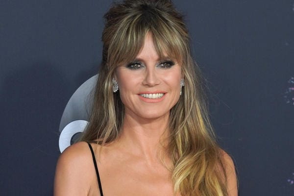 Heidi Klum: Bei der diesjährigen Verleihung der American Music Awards gewährt das Model tiefe Einblicke.