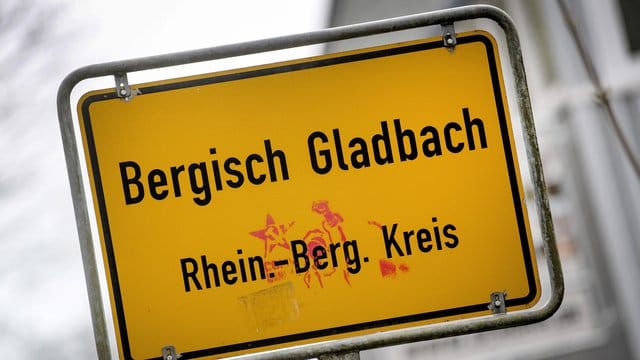 Fotos und Videos vom Missbrauch sollen in Chat-Gruppen mit bis zu 1800 Mitgliedern verbreitet worden sein. Fotos und Videos vom Missbrauch sollen in Chat-Gruppen mit bis zu 1800 Mitgliedern verbreitet worden sein.