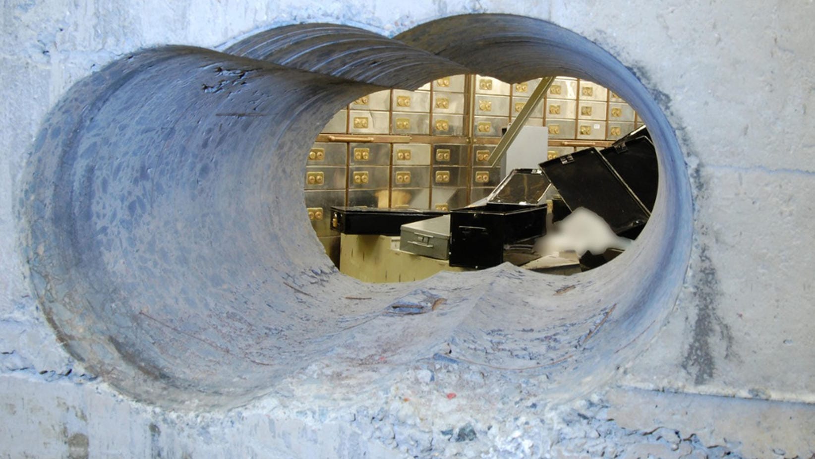 Bohrlöcher: Diese dicke Mauer überwanden die Diebe 2015 beim Diamantenraub in Hatton Garden (London).