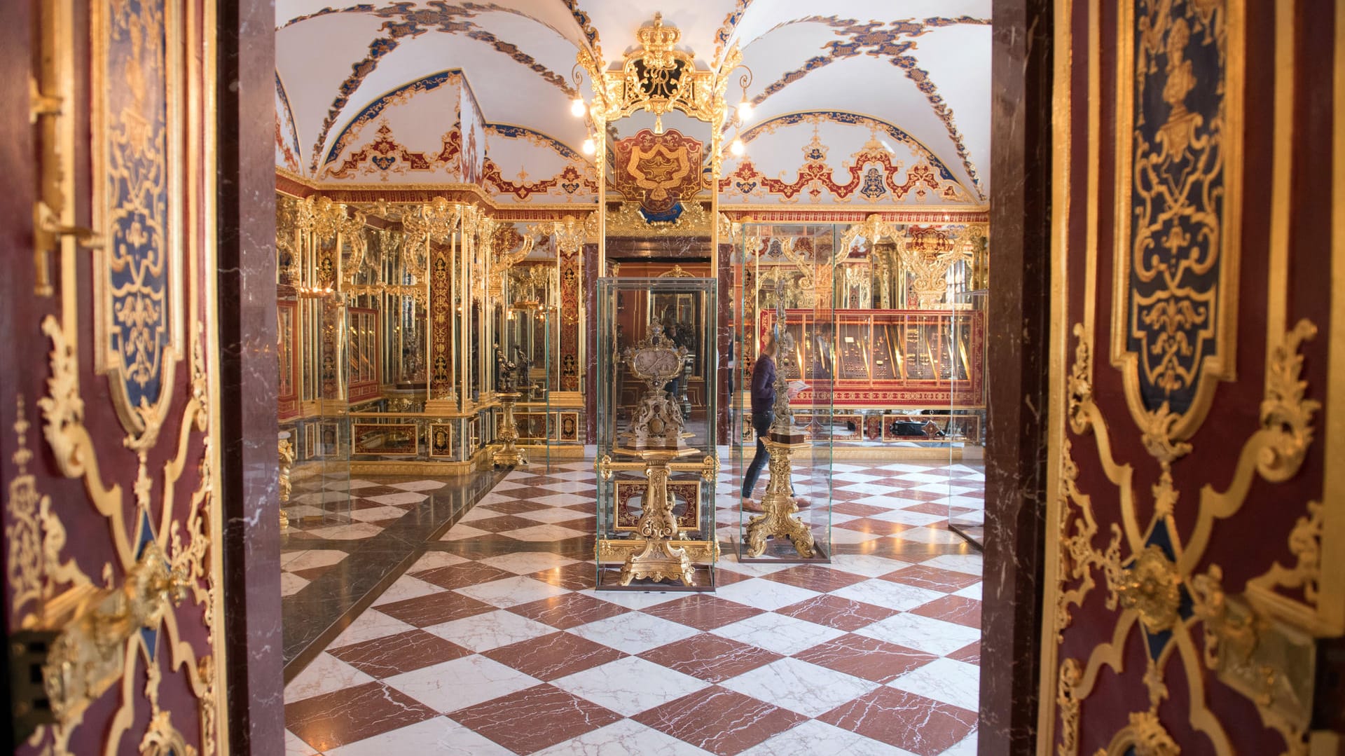 Das Juwelenzimmer im Historischen Grünen Gewölbe im Dresdner Schloss: Was die Einbrecher von dort mitnahmen, war zunächst gar nicht klar.