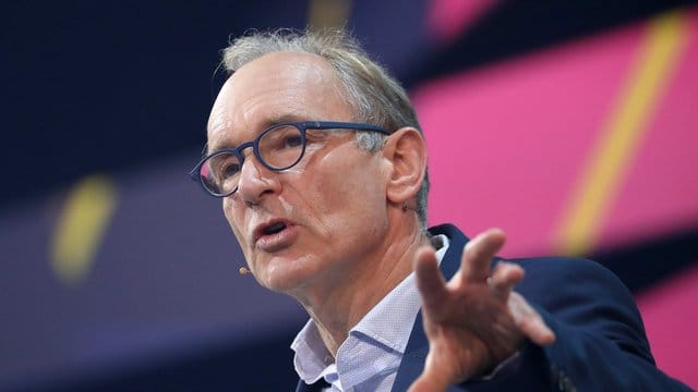 Tim Berners-Lee hatte Grundzüge seines "Vertrags für das Web" bereits vor einem Jahr vorgestellt. Tim Berners-Lee hatte Grundzüge seines "Vertrags für das Web" bereits vor einem Jahr vorgestellt.