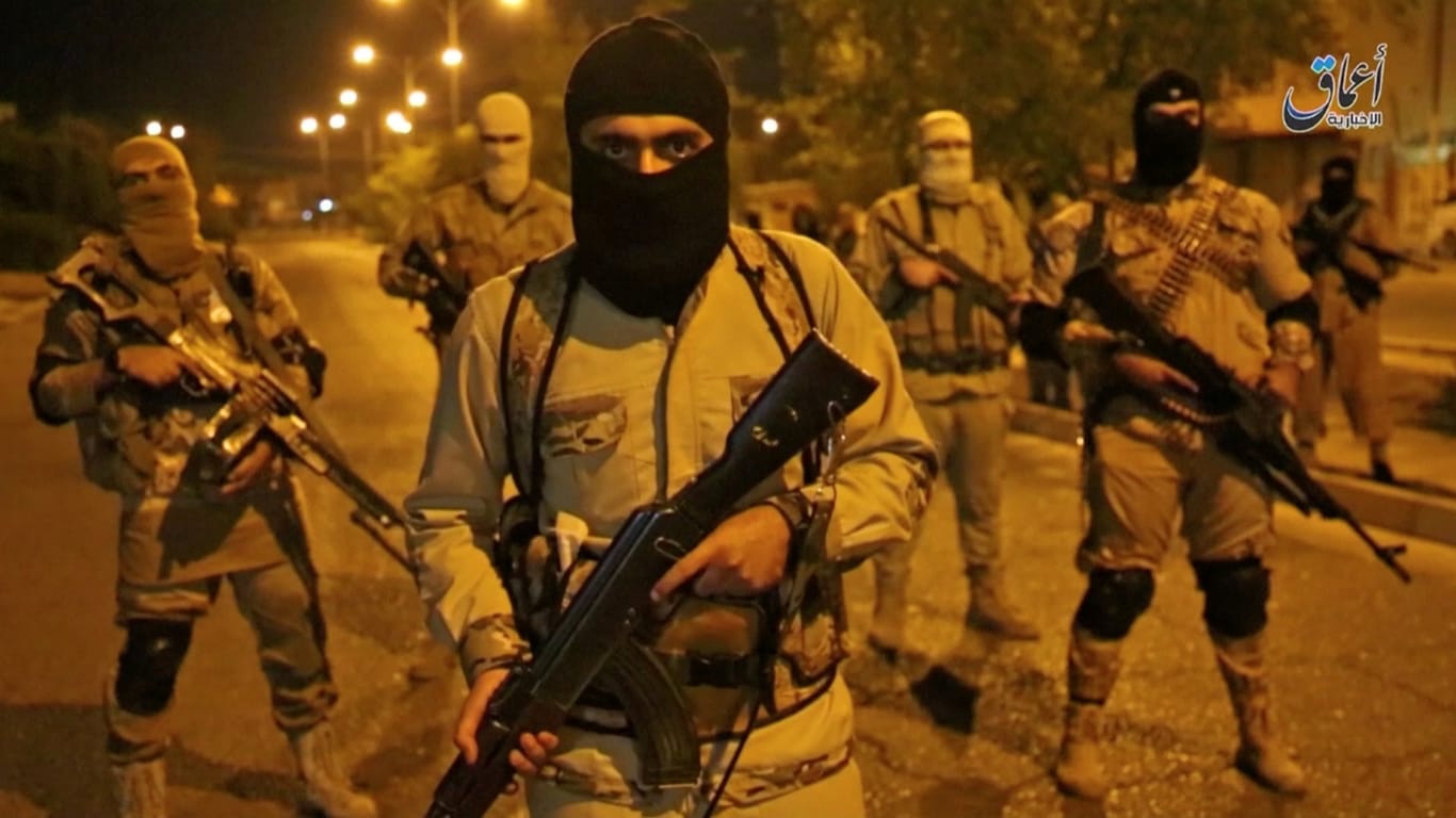 Screenshot eines IS-Propagandavideos der sogenannten IS-Nachrichtenagentur Amaq: Laut Angaben des Bundeskriminalamts wurden Tausende Webseiten gelöscht.