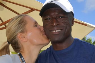 Sänger Seal mit seiner neuen Freundin Tina Hojnik: Am Wochenende hatten die beiden in Florida bei einem Tennisturnier einen gemeinsamen Auftritt und zeigten sich verliebt als Paar.