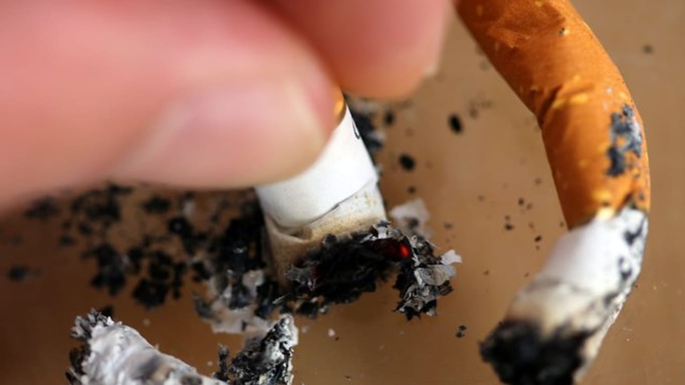 Um den Jugendschutz zu verbessern, werden Rufe nach einem umfassenden Verbot von Tabakwerbung und E-Zigaretten laut.