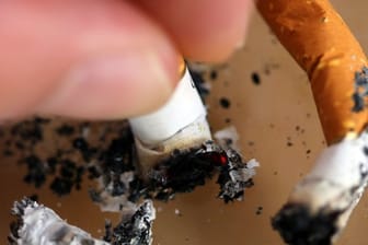 Um den Jugendschutz zu verbessern, werden Rufe nach einem umfassenden Verbot von Tabakwerbung und E-Zigaretten laut.
