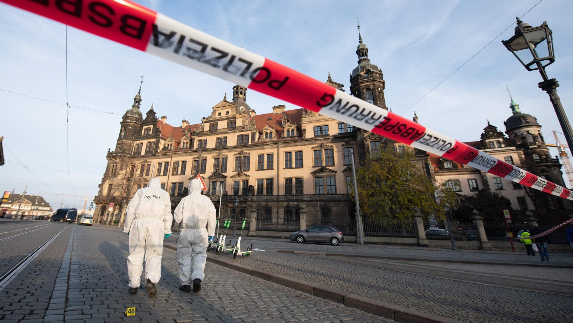 Residenzschloss in Dresden: Mehrere Einbrecher haben dort wertvolle Kunstschätze aus dem Grünen Gewölbe gestohlen.