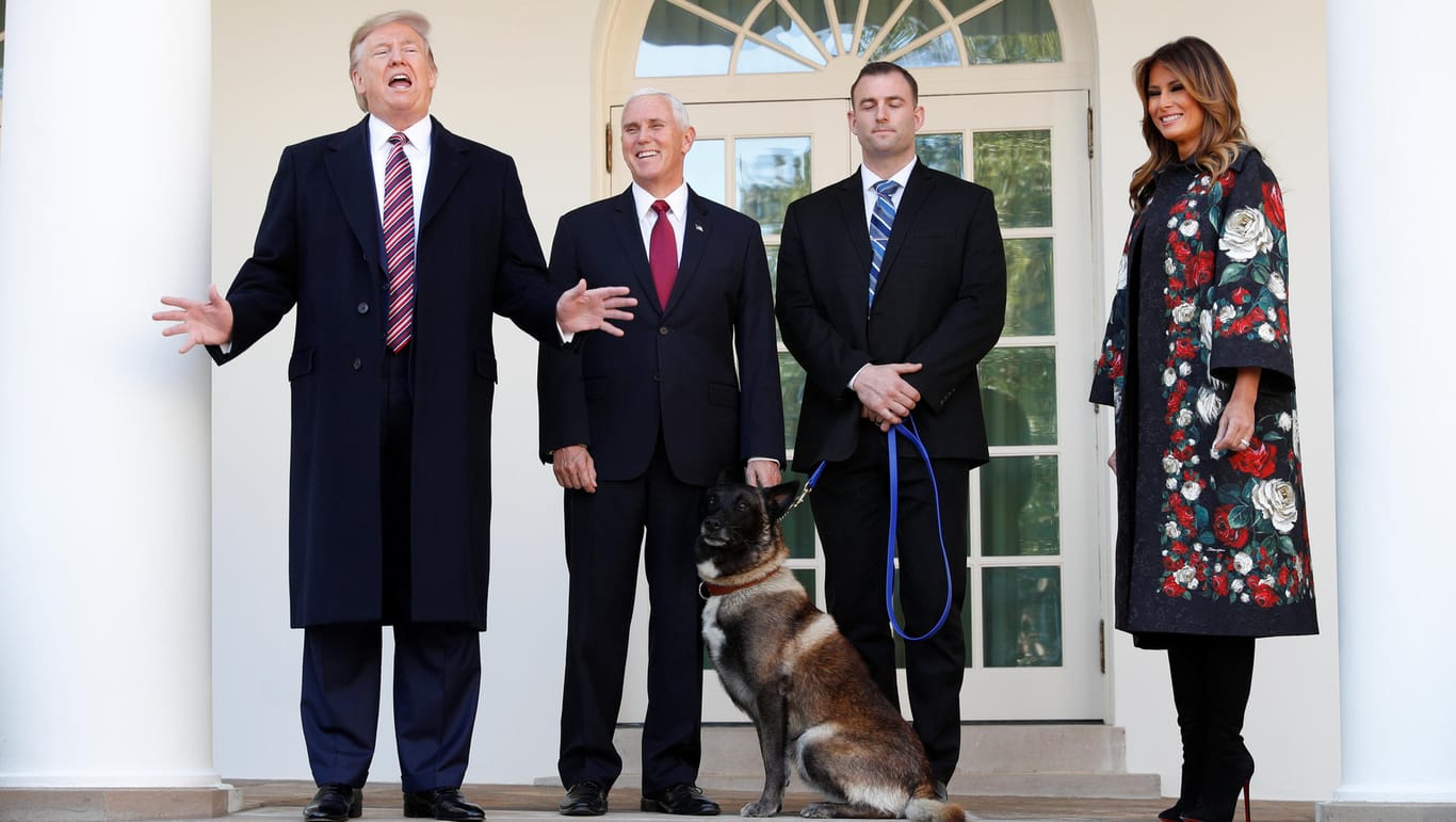 "Ultimativer Kämpfer": US-Präsident Donald Trump, First Lady Melania, Vize Mike Pence und ein Hundeführer posieren mit Conan vor dem Weißen Haus.