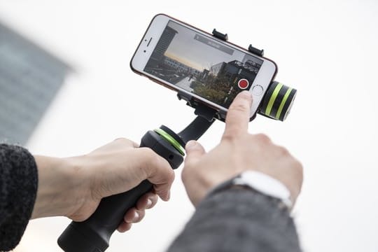 Für ein reibungsloses Zusammenspiel: Mit dem Gimbal liefert der Hersteller in aller Regel eine App aus, die die Kamera-Anwendung des Smartphones ersetzt.