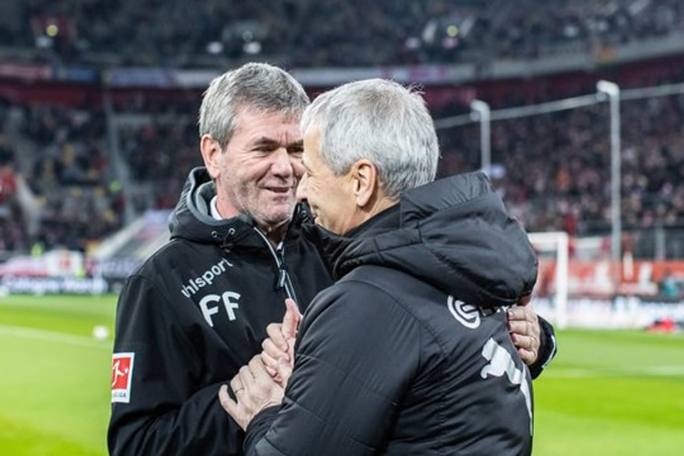 Trainer Friedhelm Funkel (l) hat BVB-Coach Lucien Favre gegen Kritik in Schutz genommen.