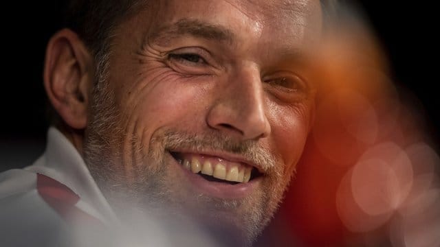 Die Arbeit mit dem Trainer von Paris Saint-Germain ist nicht immer einfach: Thomas Tuchel auf einer Pressekonferenz. Die Arbeit mit dem Trainer von Paris Saint-Germain ist nicht immer einfach: Thomas Tuchel auf einer Pressekonferenz.
