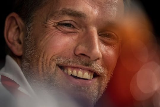 Die Arbeit mit dem Trainer von Paris Saint-Germain ist nicht immer einfach: Thomas Tuchel auf einer Pressekonferenz.