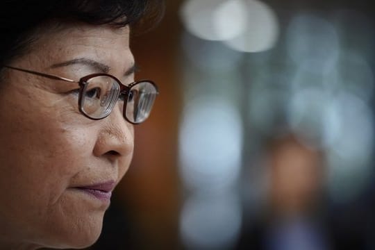 Carrie Lam, Regierungschefin von Hongkong, spricht auf einer Pressekonferenz.