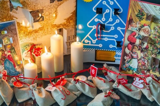 Ein Adventskalender gehört für viele Menschen fest zur Vorweihnachtszeit. Ein Adventskalender gehört für viele Menschen fest zur Vorweihnachtszeit.