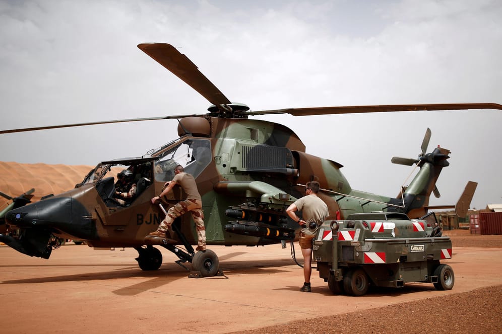 Ein französischer Militärhubschrauber in Mali: Die Soldaten kämpfen in Westafrika gegen islamistische Milizen. (Archivbild)