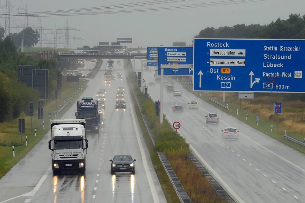Die A19 Richtung Rostock: Ein betrunkener Autofahrer hat einen Unfall verursacht. (Archivbild)