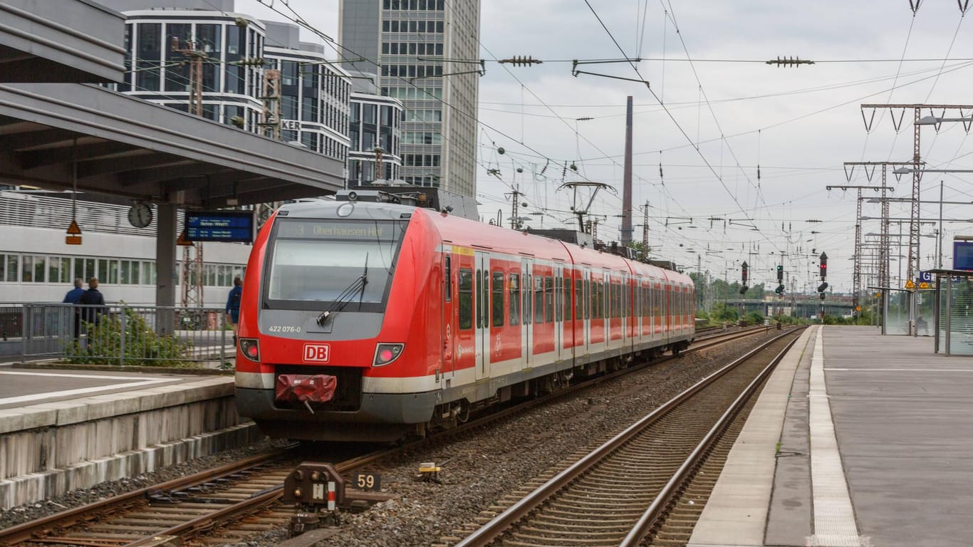 Eine S-Bahn der Linie S3 am Hauptbahnhof Essen: Künftig werden weniger S-Bahnen, dafür aber mehr Regionalbahnen im Ruhrgebiet fahren.