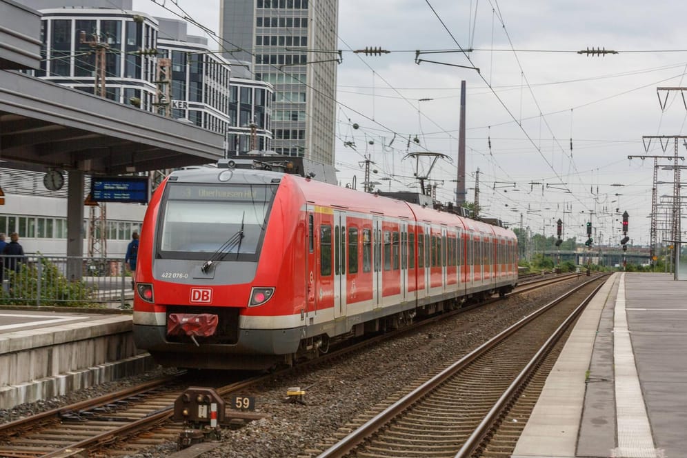 Eine S-Bahn der Linie S3 am Hauptbahnhof Essen: Künftig werden weniger S-Bahnen, dafür aber mehr Regionalbahnen im Ruhrgebiet fahren.