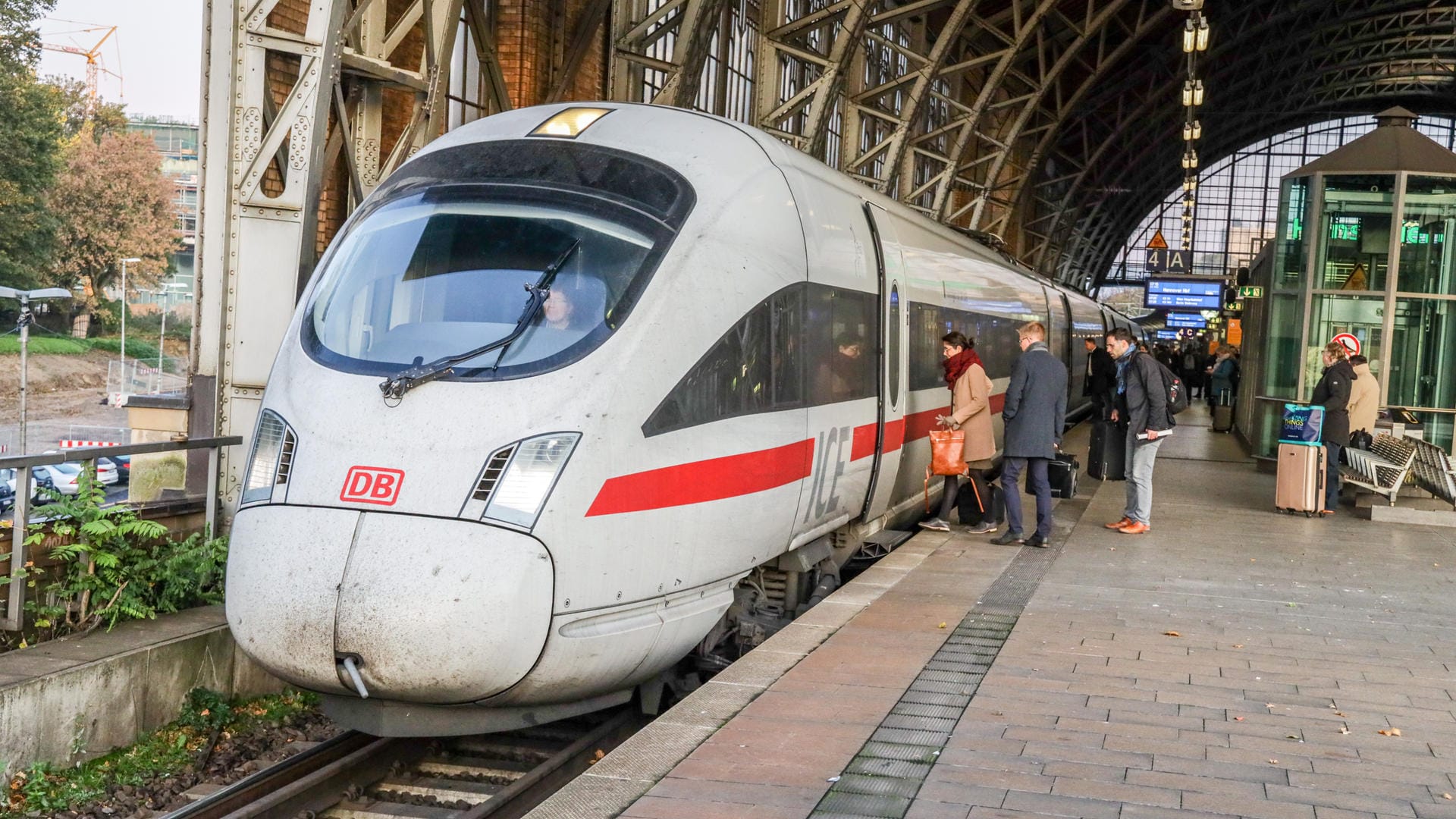 Ein Intercity-Express-Zug der Deutschen Bahn: Die Fahrtdauer zählt für jeden Zweiten zu den wichtigsten Gründen für die Nutzung der Bahn.