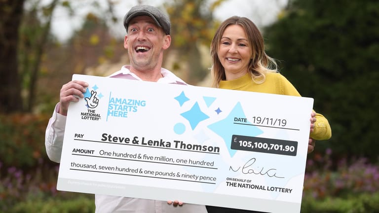 Lottogewinner in Großbritannien: Steve und Lenka Thomson haben rund 105 Millionen Pfund – etwa 123 Millionen Euro – im Lotto gewonnen.
