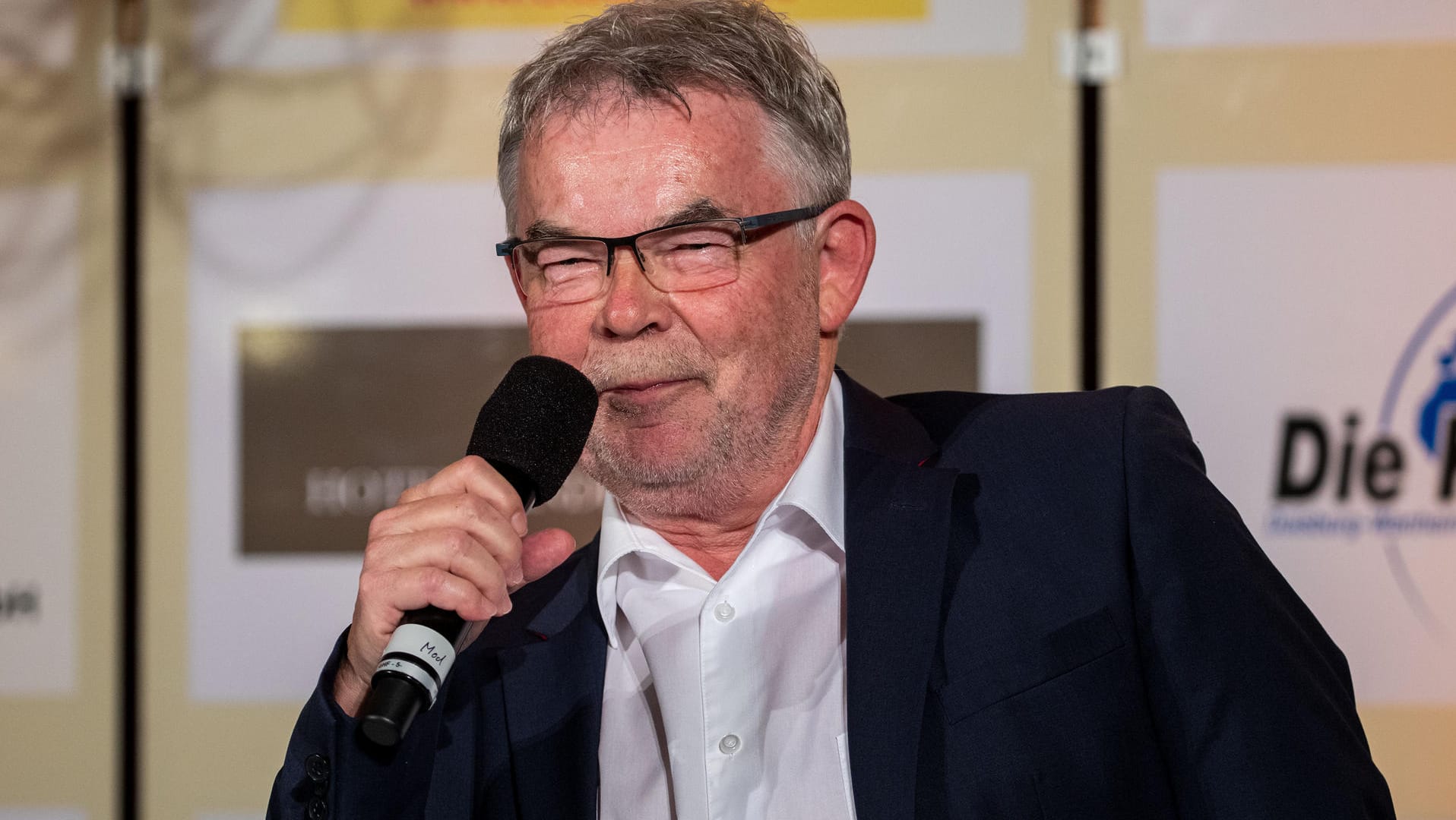 Manfred "Manni" Breuckmann: Der Kult-Kommentator kehrt für ein Spiel ans Mikro zurück. Manfred "Manni" Breuckmann: Der Kult-Kommentator kehrt für ein Spiel ans Mikro zurück.