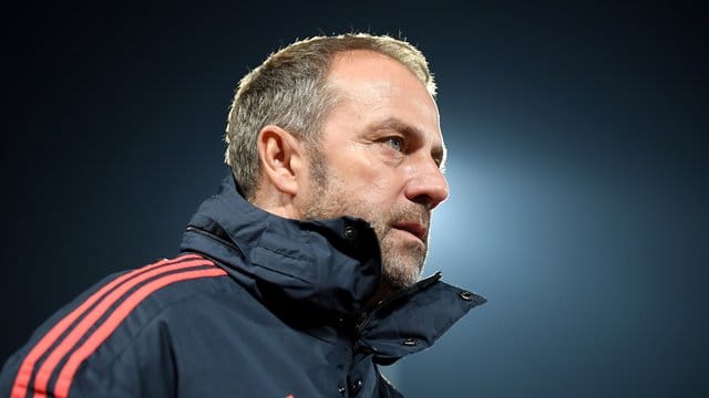 Wechselt in Belgrad fleißig durch: Bayern-Coach Hansi Flick.