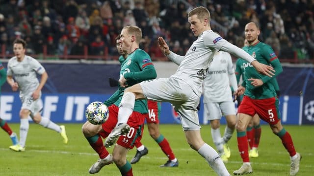 Sven Bender (M) sorgte mit seinem Tor zum 2:0 für die Entscheidung beim Bayer-Sieg in Moskau.