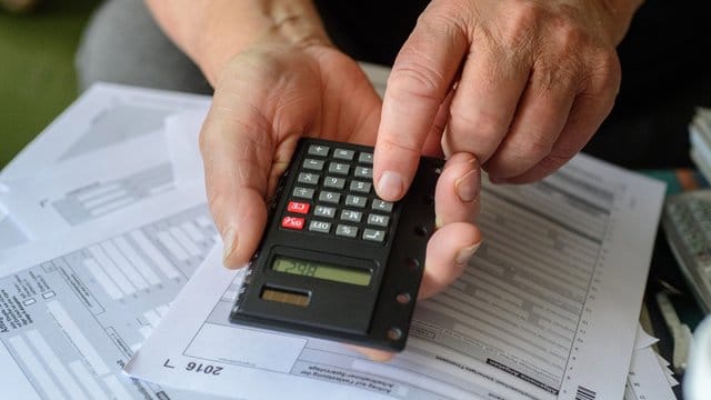 Arbeitnehmer können versuchen auf ausgezahlten Urlaub einen ermäßigten Steuersatz zu zahlen.