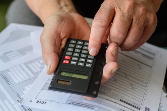 Arbeitnehmer können versuchen auf ausgezahlten Urlaub einen ermäßigten Steuersatz zu zahlen.