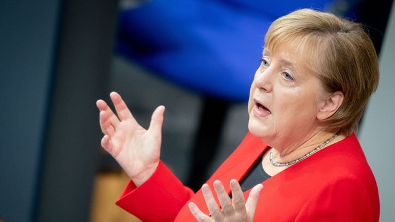 Bundeskanzlerin Angela Merkel spricht im Bundestag während der Generaldebatte zum Bundeshaushalt 2020.