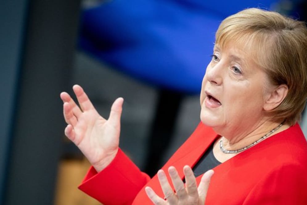 Bundeskanzlerin Angela Merkel spricht im Bundestag während der Generaldebatte zum Bundeshaushalt 2020.