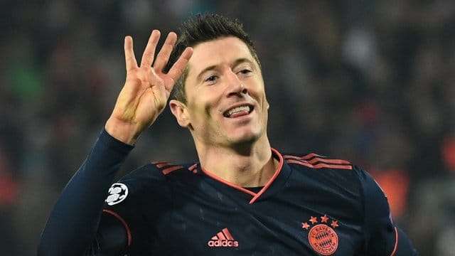Vier Tore in einer Viertelstunde: Bayerns Torjäger Robert Lewandowski ist in der Form seines Lebens. Vier Tore in einer Viertelstunde: Bayerns Torjäger Robert Lewandowski ist in der Form seines Lebens.