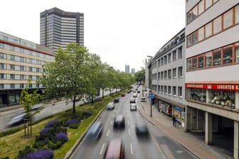 Autos fahren auf der Schützenbahn in Essen: In der Stadt drohen massive Dieselfahrverbote.