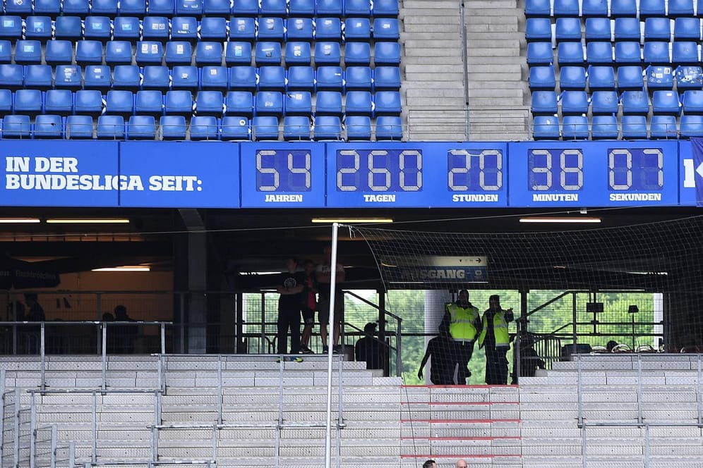 Die Stadionuhr des HSV: Die legendäre Stadionuhr bekommt einen neuen Platz.