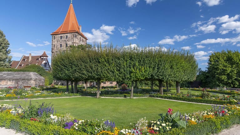 Der Burggarten am Tiergartner Tor: Viele Märchenwanderungen führen durch das Tal und Gebirge bei Nürnberg.