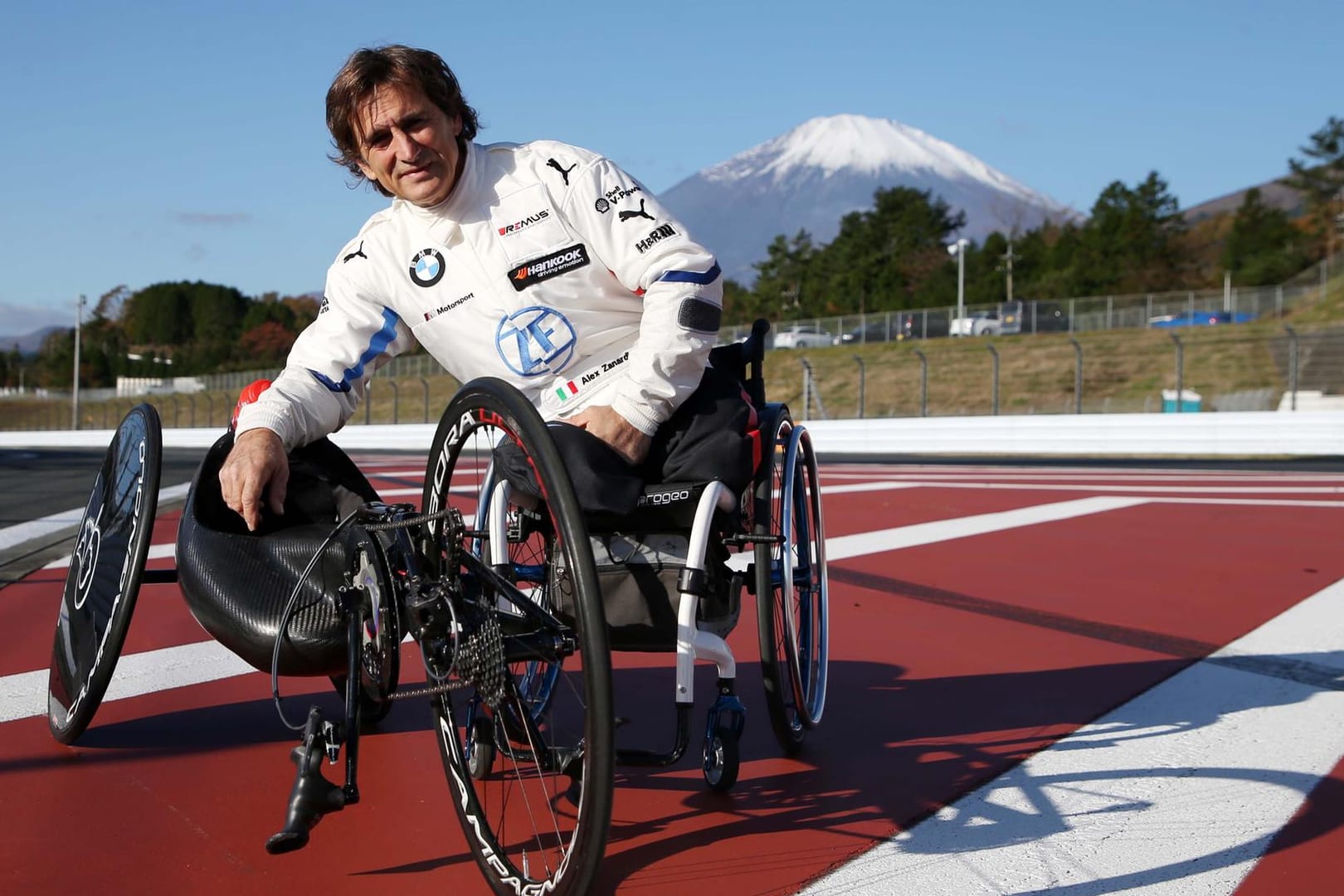 Mit seinem Handbike auf der Rennstrecke in Fuji: Rennfahrer und Paralympics-Athlet Alex Zanardi.