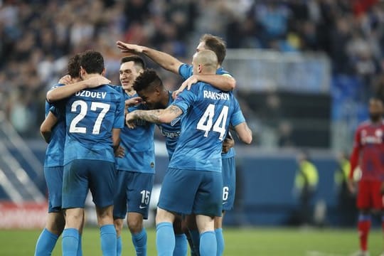 Zenit-Spieler jubeln über ihr zweites Tor.