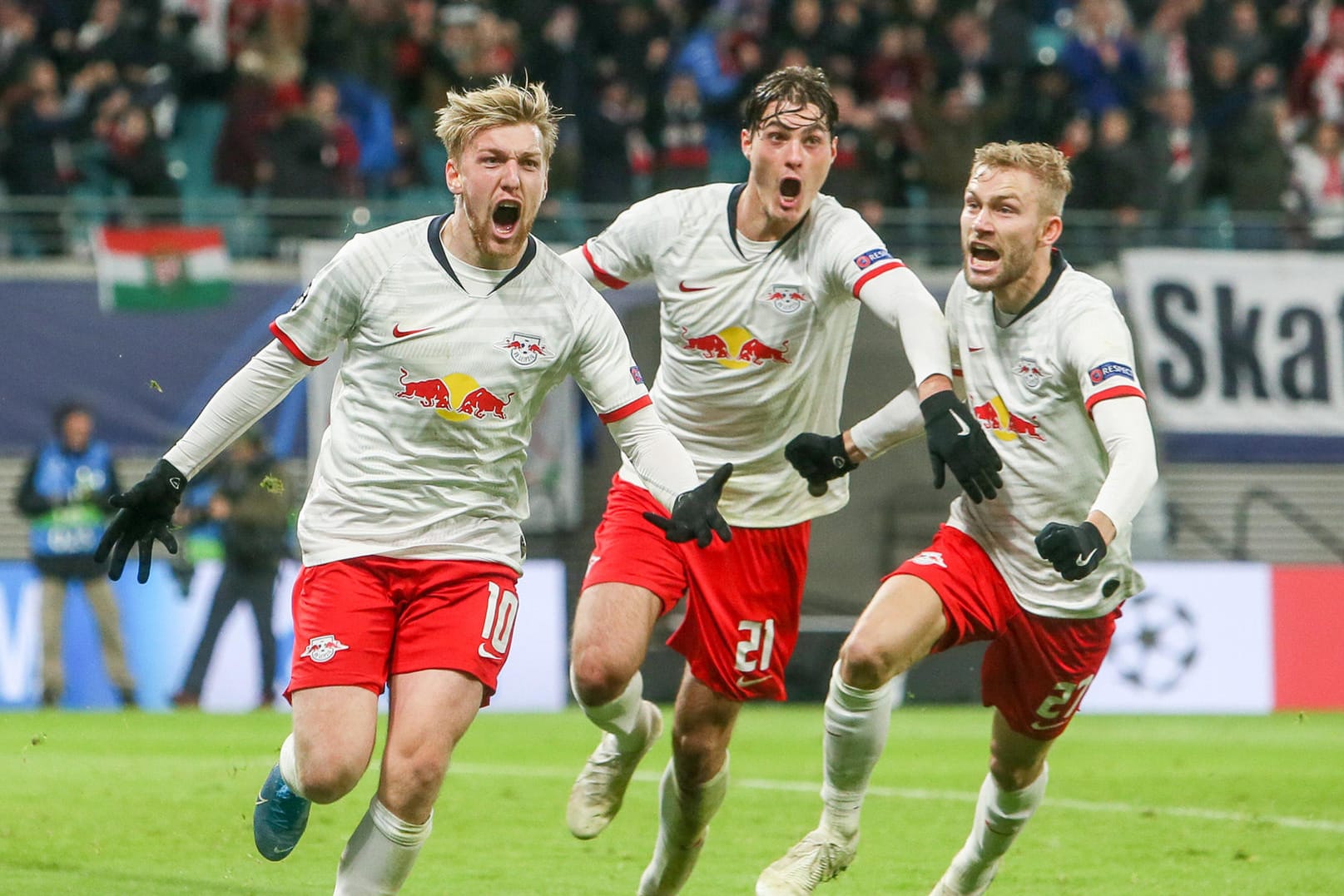 RB Leipzig - Benfica: Emil Forsberg (li.) schoss die Sachsen ins Achtelfinale.