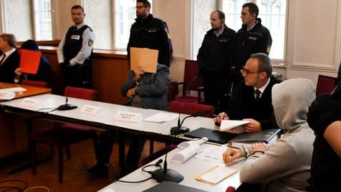 Angeklagte im Dreifachmord-Prozess