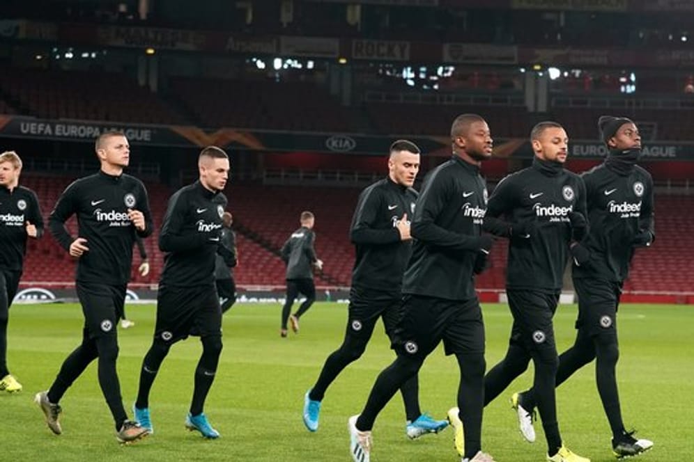 Die Spieler von Eintracht Frankfurt stehen beim FC Arsenal unter Erfolgsdruck.