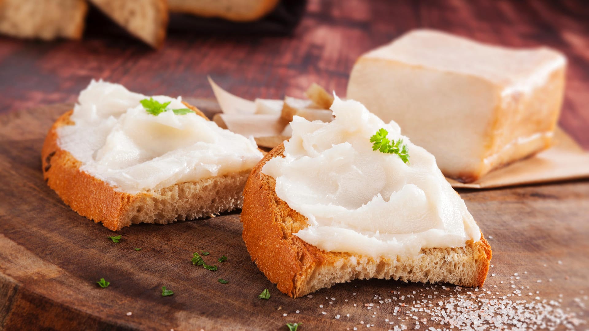 Schmalz: Das Produkt der Firma Thalheimer Bauernwurst Deuerlein Vertriebs GmbH wird aktuell zurückgerufen. (Symbolbild)