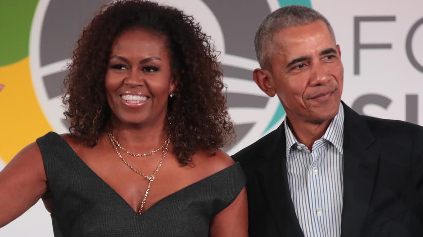 Michelle und Barack Obama: Zu Thanksgiving teilen sie ein Foto mit ihren Töchtern.
