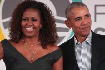 Michelle und Barack Obama: Zu Thanksgiving teilen sie ein Foto mit ihren Töchtern.