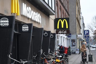 Eine Filiale von McDonalds: Der Sprecher des Unternehmens versicherte, dass alle Gewinner ihre Preise ausgezahlt bekommen. (Symbolbild)