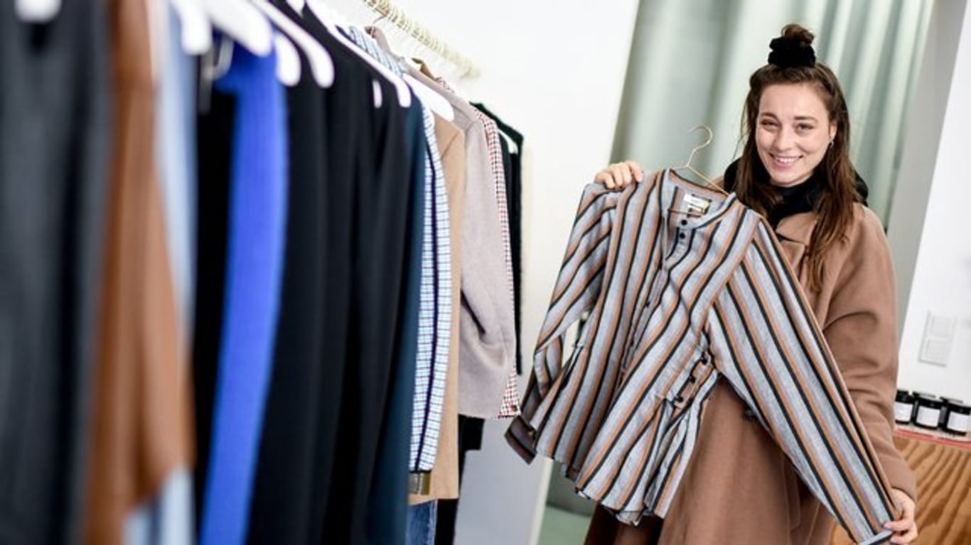 Nachhaltigkeitsbloggerin Anna Schunck kauft ihre Kleidung meist in Second-Hand-Läden wie "The good store".