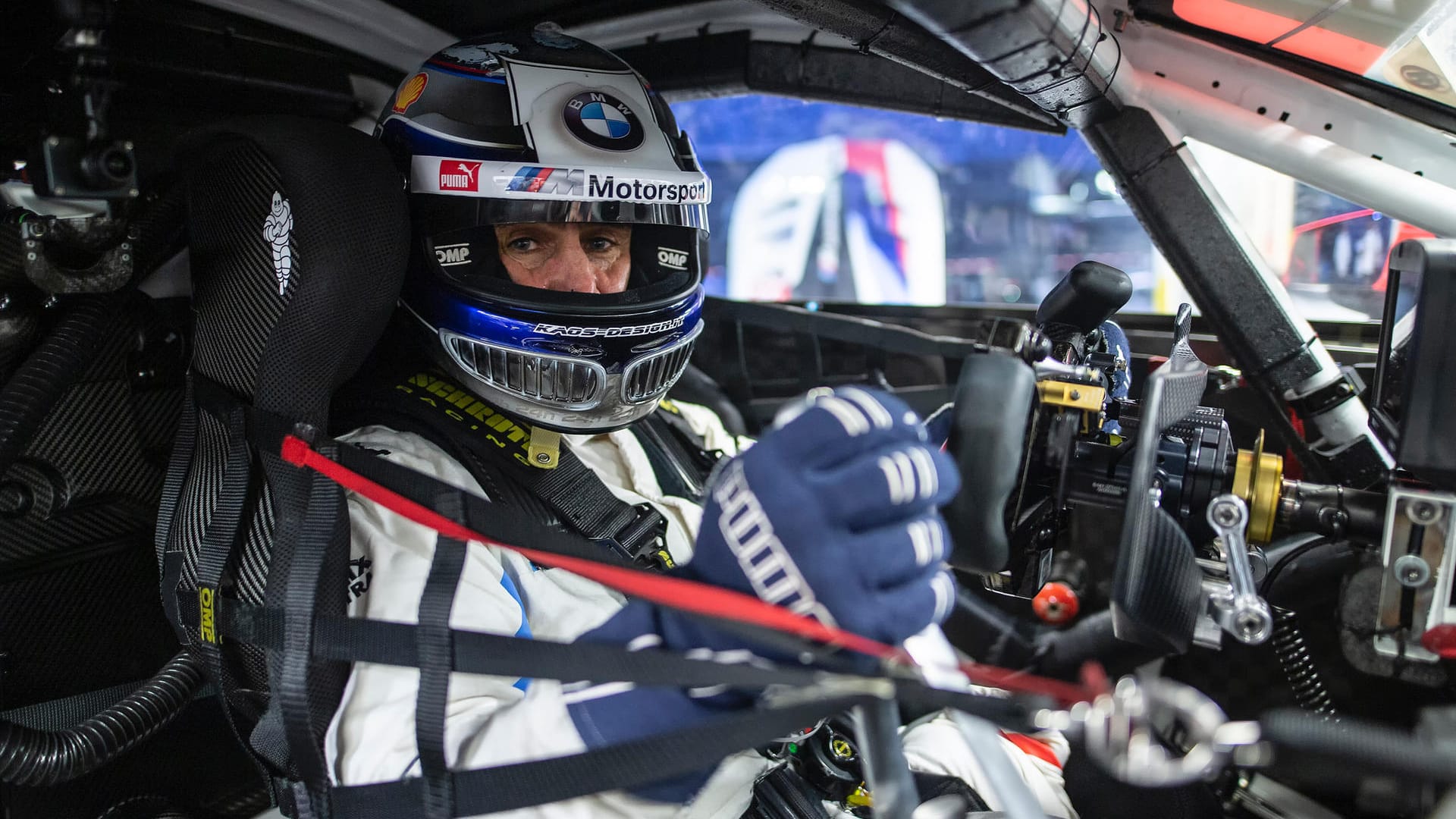 Fährt mit einer für ihn entwickelten Steuerungstechnik und ohne Beine die BMW-Tourenwagen: Alex Zanardi.