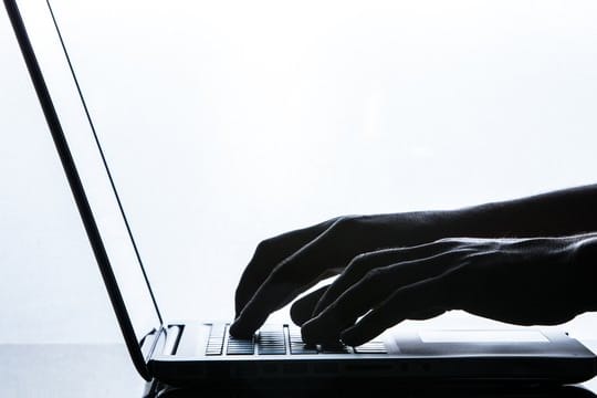 Die Untersuchung der Universität Göttingen zeigte Mängel vor allem bei sozialen Netzwerken und Messenger-Diensten.