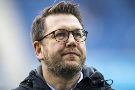 Martin Przondziono, Sport-Geschäftsführer des SC Paderborn, guckt sich nach neuen Spielern um.