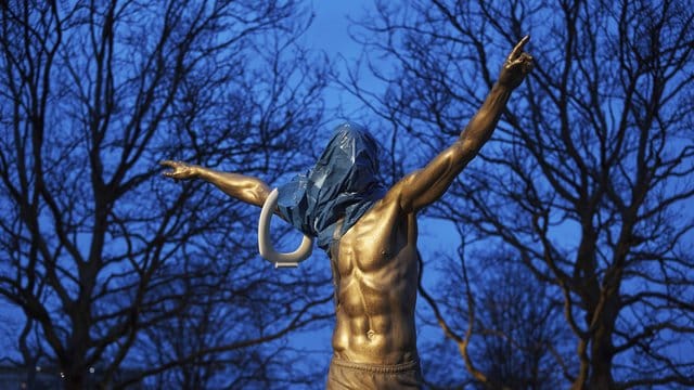 Vandalismus an der Statue von Zlatan Ibrahimovic in Malmö. Vandalismus an der Statue von Zlatan Ibrahimovic in Malmö.