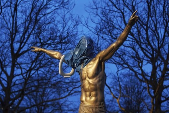 Vandalismus an der Statue von Zlatan Ibrahimovic in Malmö.