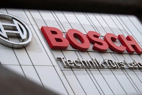 Logo von Bosch: Inzwischen sollen rund 3.500 Arbeitsplätze von Bosch abgebaut werden. Logo von Bosch: Inzwischen sollen rund 3.500 Arbeitsplätze von Bosch abgebaut werden.